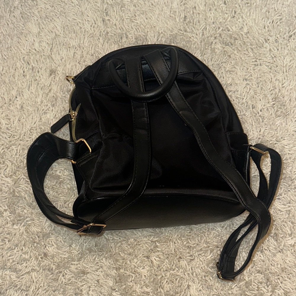 Stylish Black Backpack - Picture 2 of 3